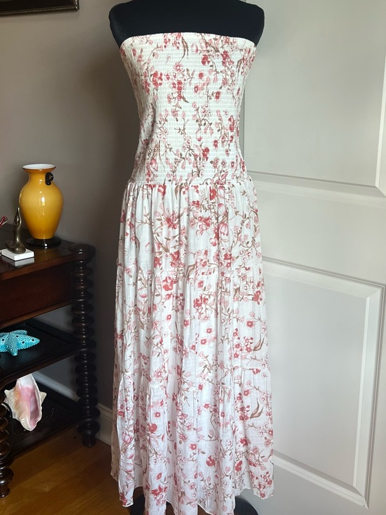 J Gee Dresses & Skirts - Romantic Strapless Maxi Dress in Cream and Pink Floral